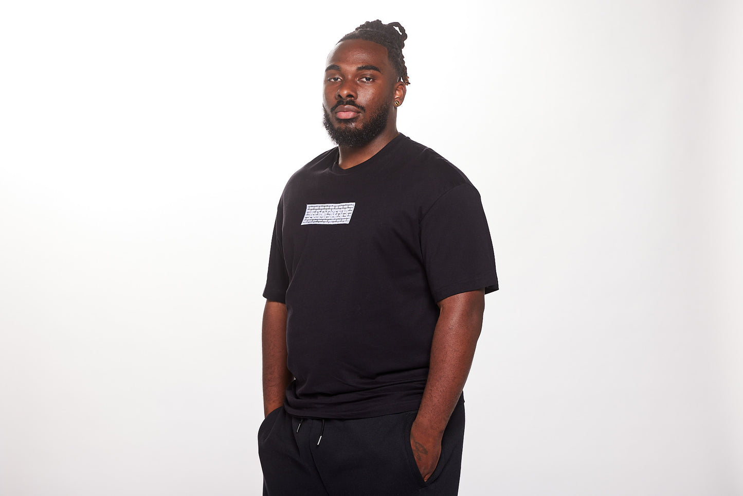 T-shirt streetwear brodé édition limitée - THE WALL / LACOLAB