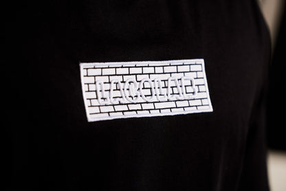T-shirt streetwear brodé édition limitée - THE WALL / LACOLAB
