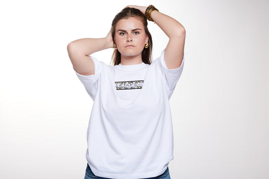 T-shirt streetwear brodé édition limitée - HUSTLE / LACOLAB