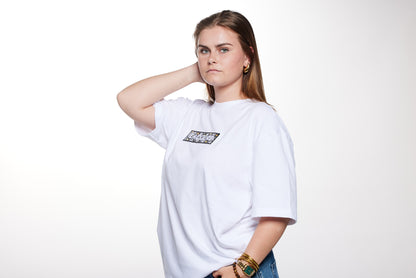 T-shirt streetwear brodé édition limitée - HUSTLE / LACOLAB